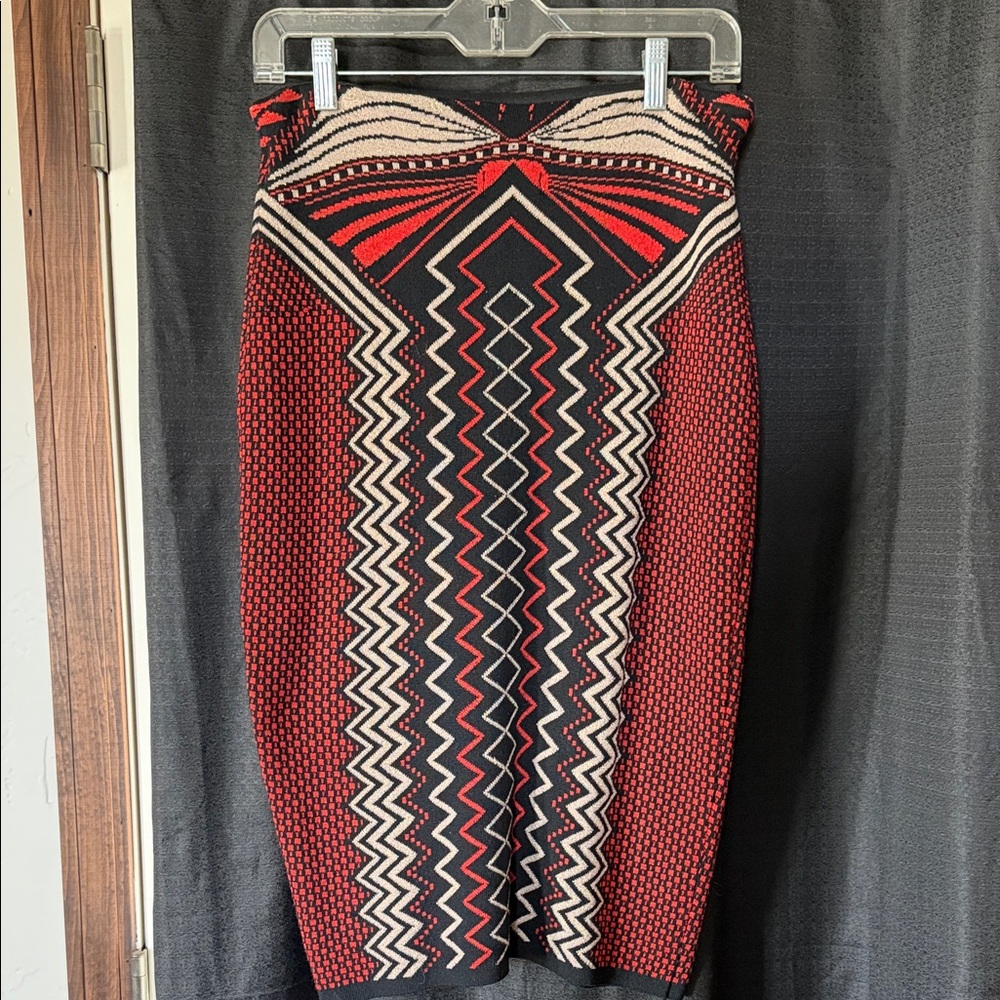 Chic Zigzag Patterned Pencil Skirt